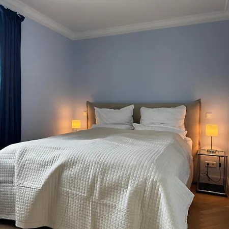 CLS Moderne City-Wohnung Hamburg Tiefgarage, Klimaanlage, Free-TV, 65 Zoll Smart-TV, E-Laden, Balkon, Parken, Nespresso Maschine inklusive Kapseln, Blick über Hamburg, Cafe im Haus, Bus gegenüber, Flex Check In-3